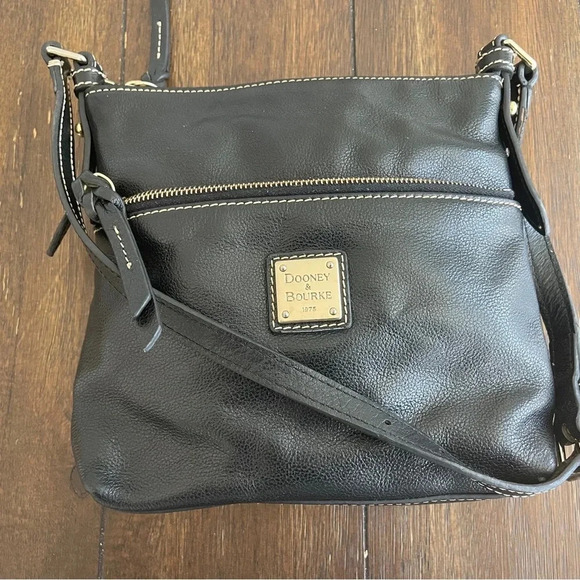 Dooney & Bourke pebbled leather bag - Picture 8 of 15
